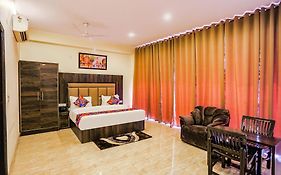 Fabhotel The Kiara Near Igi Delhi Airport